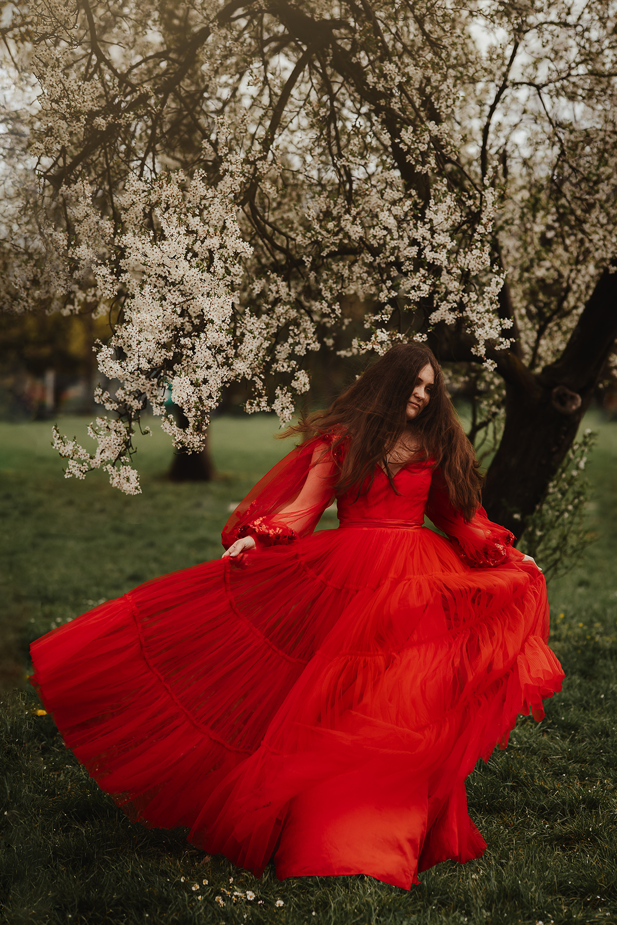 bajkowa sesja zdjęciowa czerwona sukienka